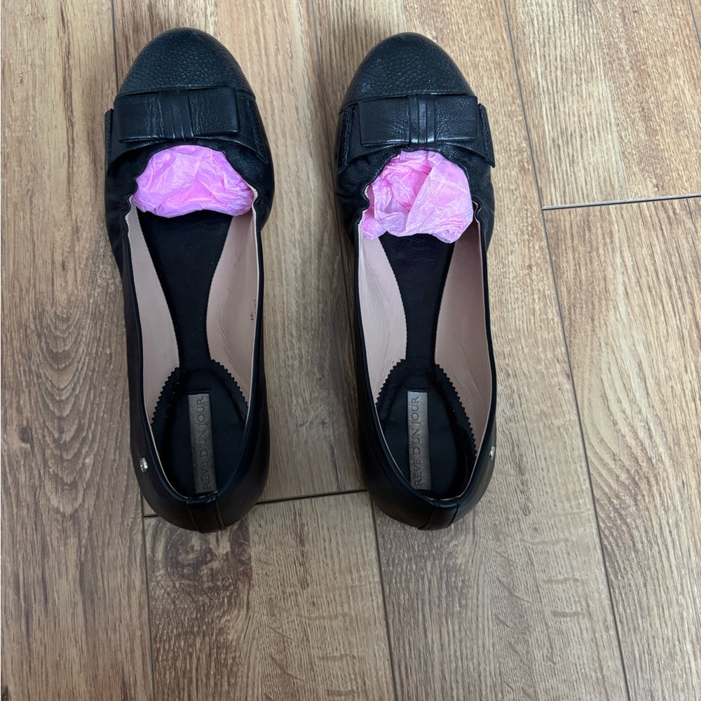 Elegant Black Flats with Bow Detail